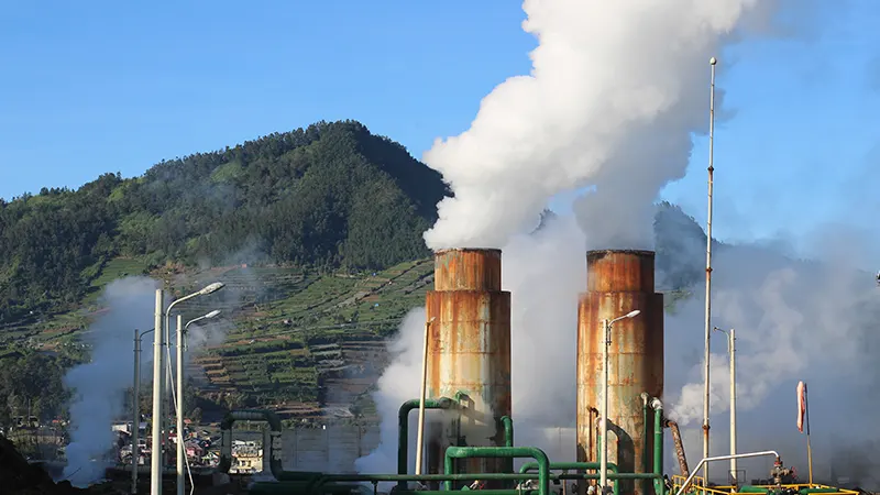 image_shows_a_geothermal_power_plant_in_Indonesia_signifying_the_government's_support_for_geothermal_expansion_projects