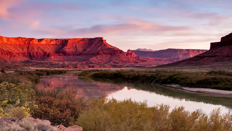 Image of Utah landscape with mountains and lakes 