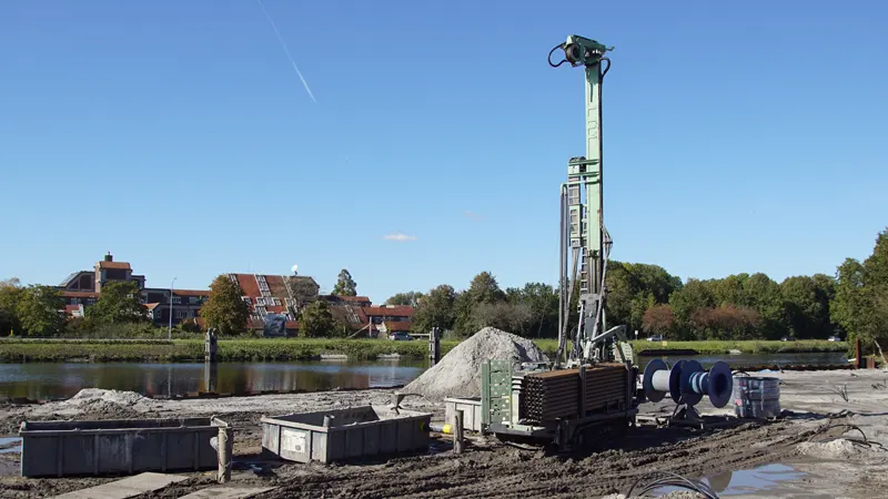 Ground_drilling_machine_to_extract_geothermal_heat_Netherlands