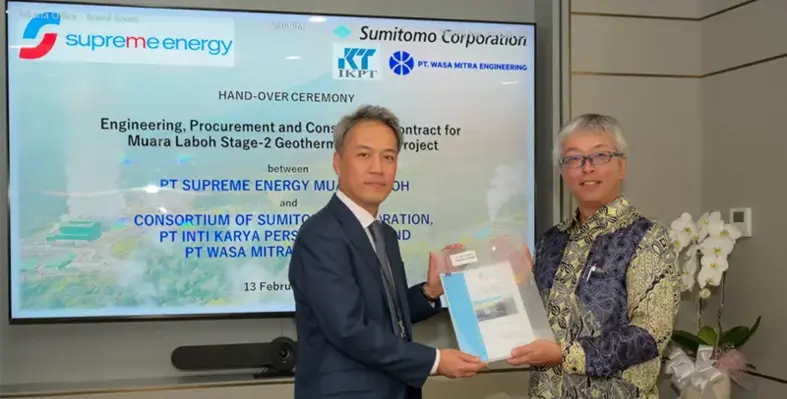 Image_shows_the_Chief_Financial_Officer_of_SEML_Tomohiro_Yabushita_and _the_President_Director_&_CEO_of_IKPT_Atsushi_Yoshihara_during_the_EPC_Handover_Ceremony_in_Jakarta