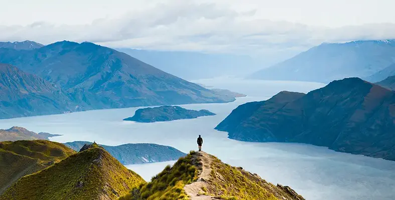 New_Zealand_man_on_hilltop_geoheat_report