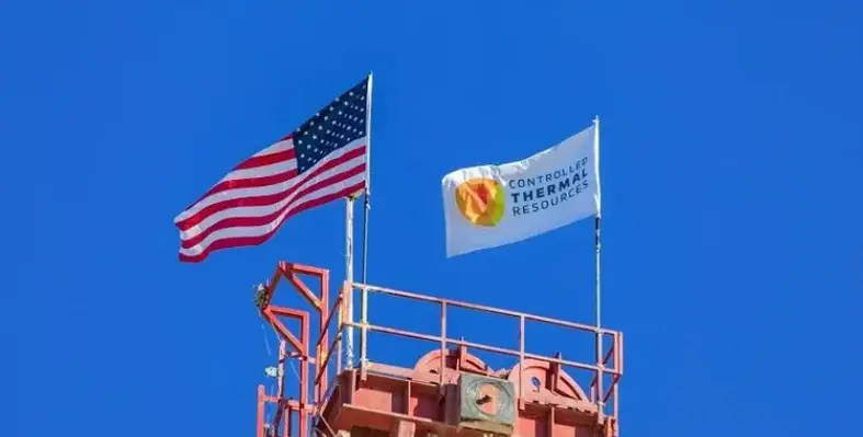 A USA flag next to a CTR flag
